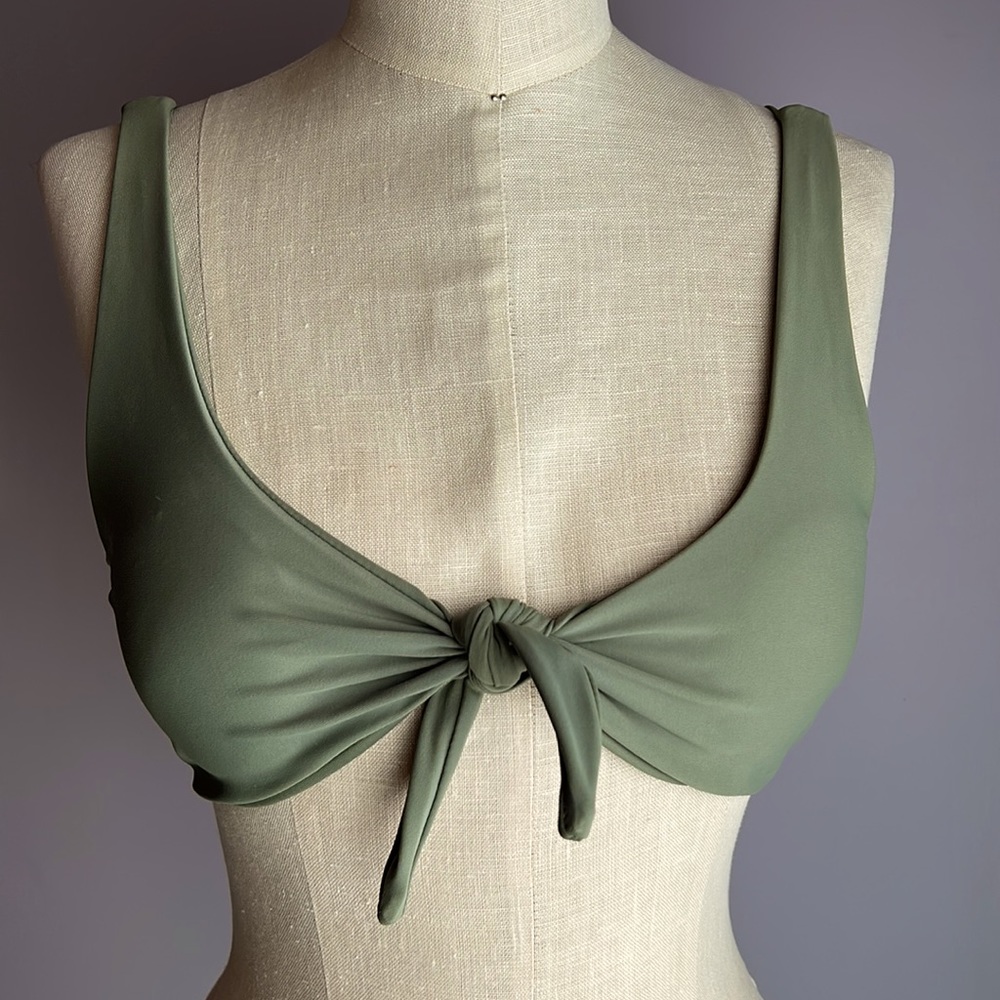 Zaful green plunge knotted tie front bikini top Size medium